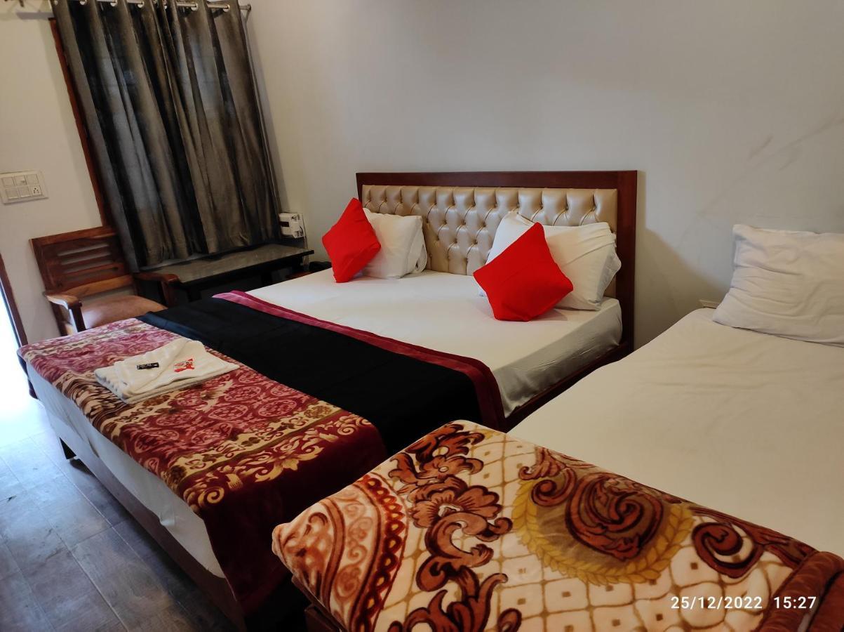 Hotel Studioz Sahastradhara Деградун Екстер'єр фото