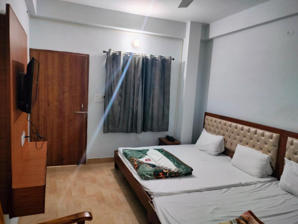 Hotel Studioz Sahastradhara Деградун Екстер'єр фото