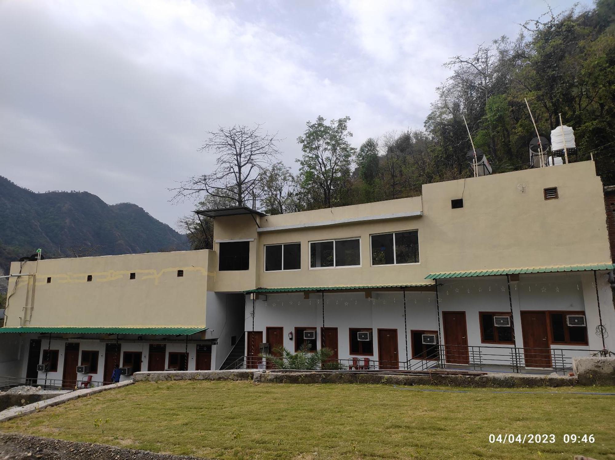 Hotel Studioz Sahastradhara Деградун Екстер'єр фото